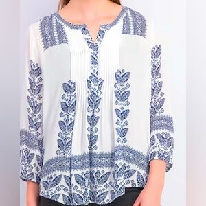 DANIELRAINN size MEDIUM, off-white and navy, 3/4 length sleeved, tunic top.